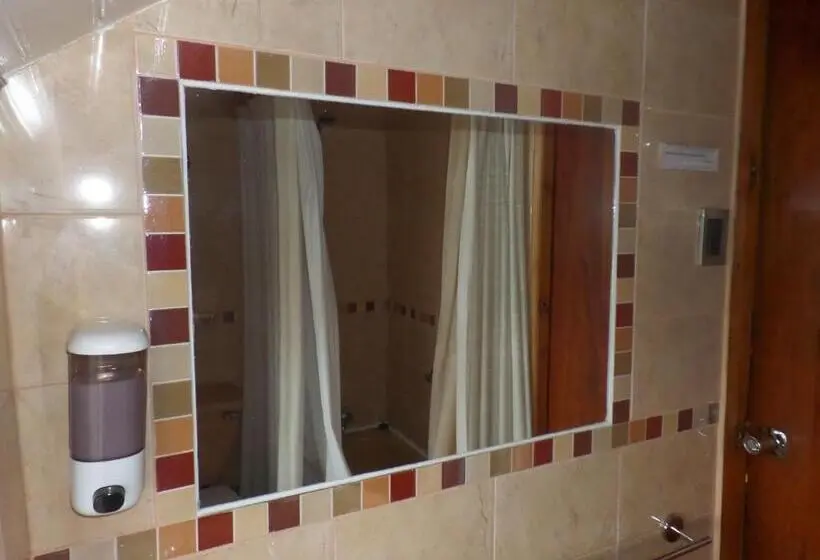 اتاق استاندارد سه تخته با سرویس بهداشتی مشترک, Hostal Y Cabañas Villa Germana