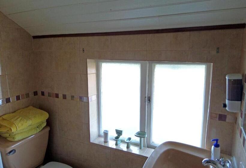 バスルーム共有のトリプルスタンダード, Hostal Y Cabañas Villa Germana