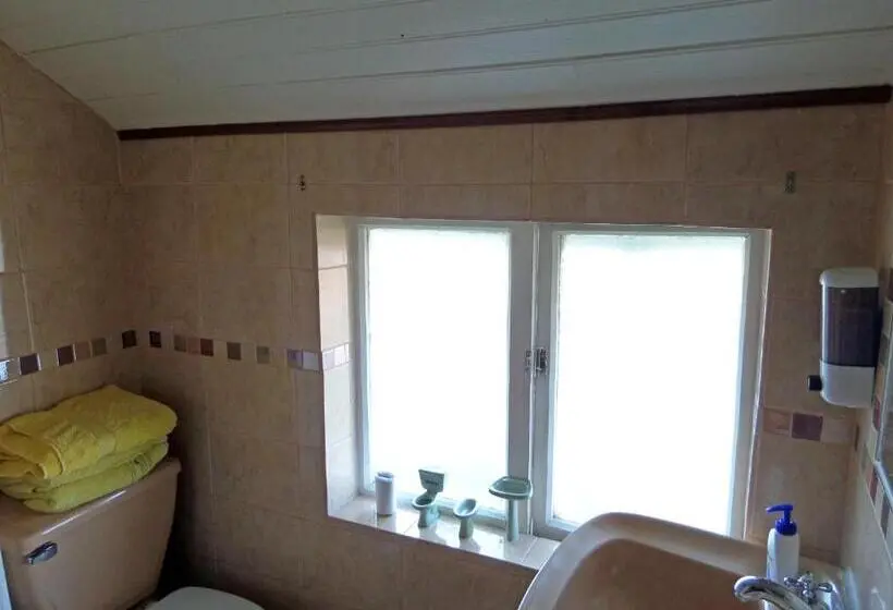 اتاق استاندارد سه تخته با سرویس بهداشتی مشترک, Hostal Y Cabañas Villa Germana