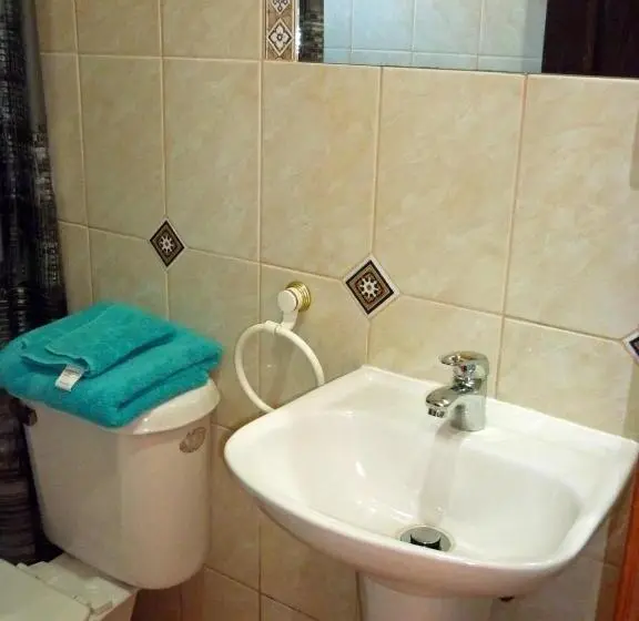 کابین, Hostal Y Cabañas Villa Germana