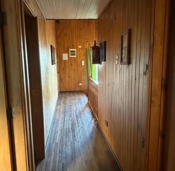 بنگله خانوادگی, Hostal Y Cabañas Villa Germana