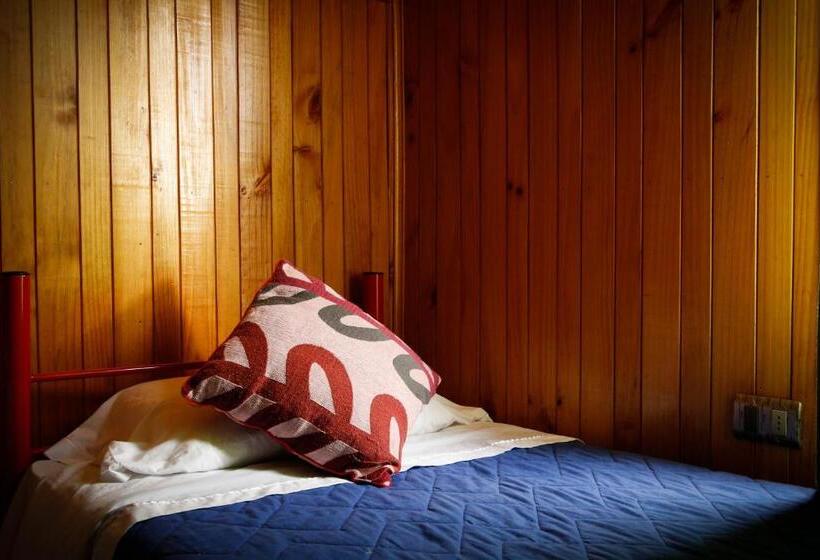 חדר משפחתי, Hostel El Alcazar