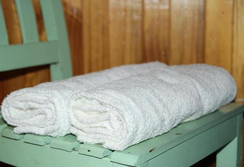 חדר משפחתי, Hostel El Alcazar