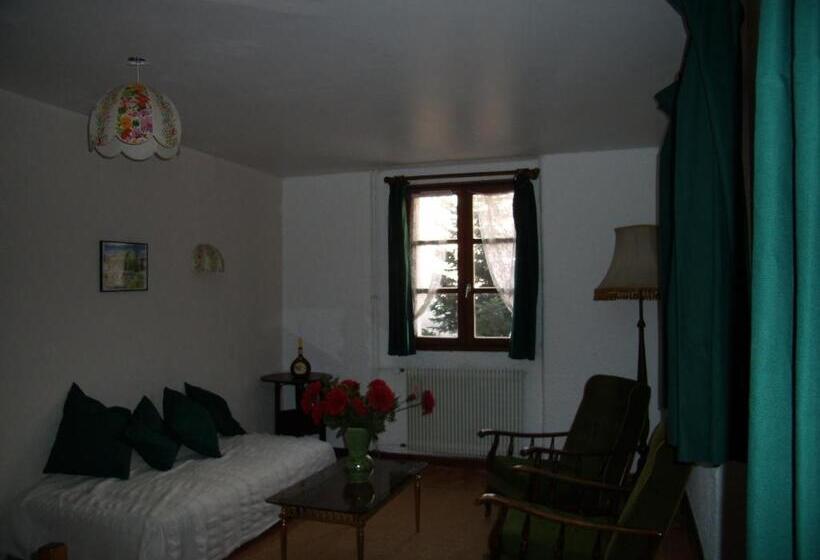 דירת שני חדרים, Le Castel Blanc