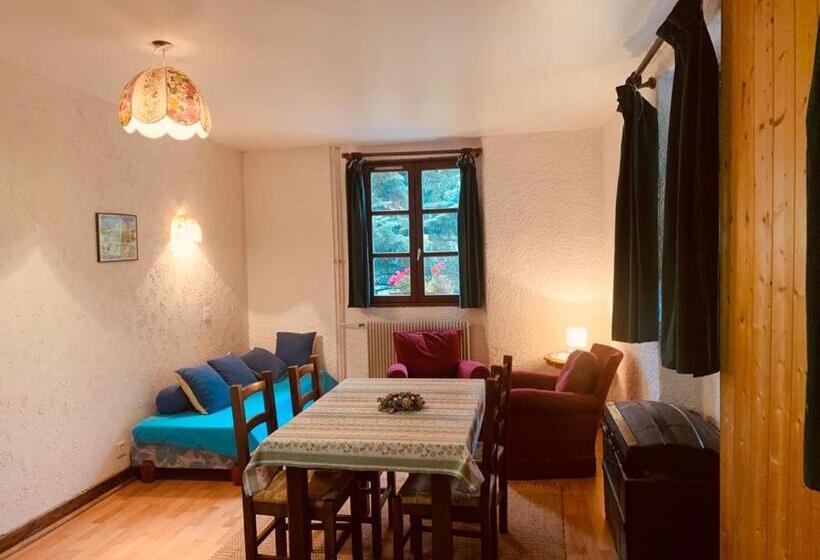 דירת שני חדרים, Le Castel Blanc