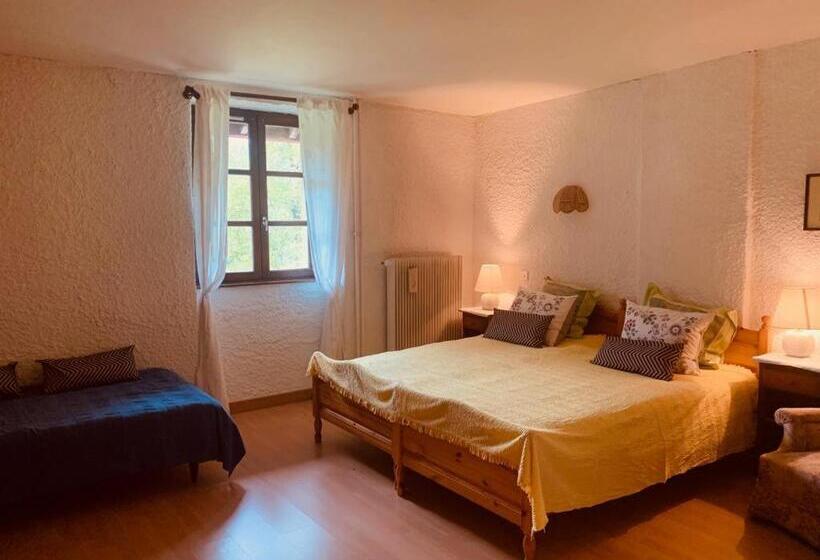 חדר סטנדרט לשלושה, Le Castel Blanc