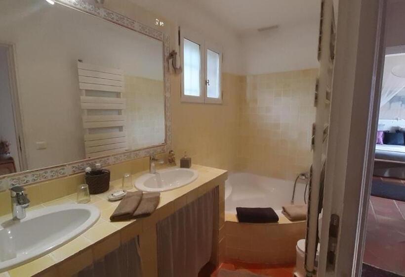 2 Bedrooms Suite Sea View, Massacan Vue Mer