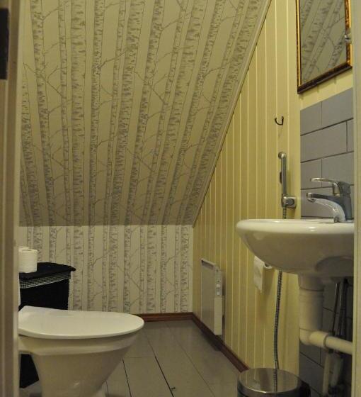 Трехместный Номер Стандарт Совместная Ванная, Tuhannen Tarinan Talo