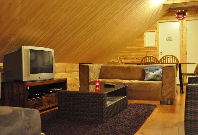 Дом 1 Спальня, Tuhannen Tarinan Talo