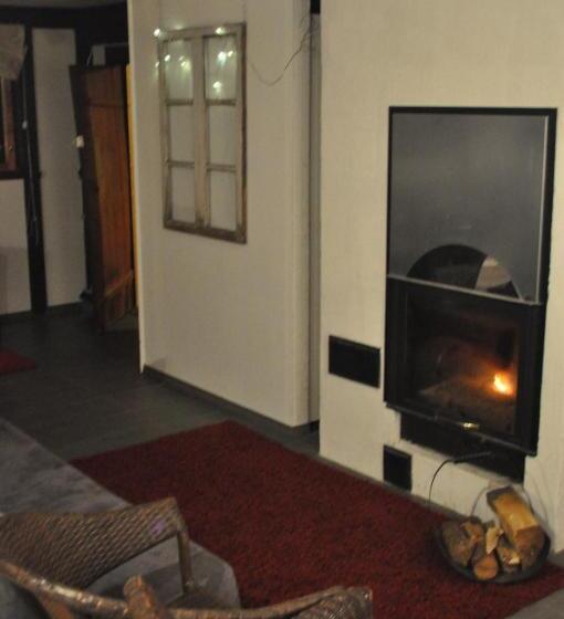 Дом 1 Спальня, Tuhannen Tarinan Talo