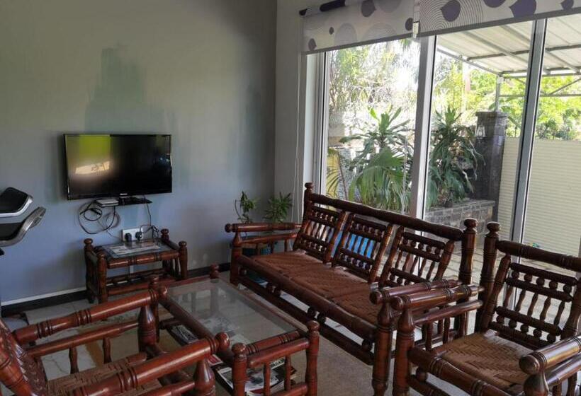 בית, 4 חדרי שינה, Ushpav Villa