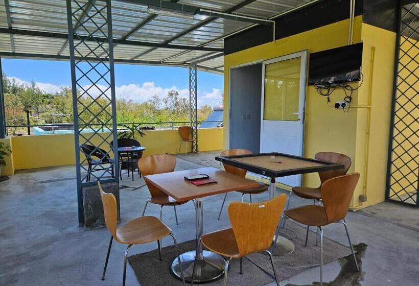 בית, 4 חדרי שינה, Ushpav Villa