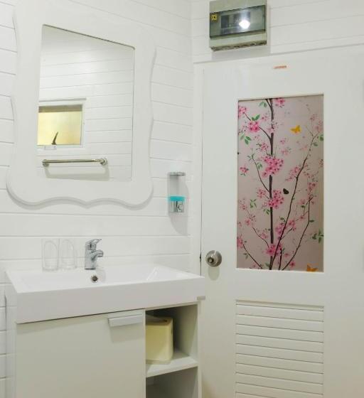 Deluxe room with river view, Puprai Tarnnarm Resort