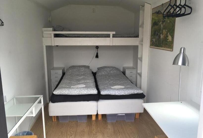 חדר סטנדרט לשלושה עם חדר אמבטיה משוף, Trehörna Wärdhus & Vandrarhem