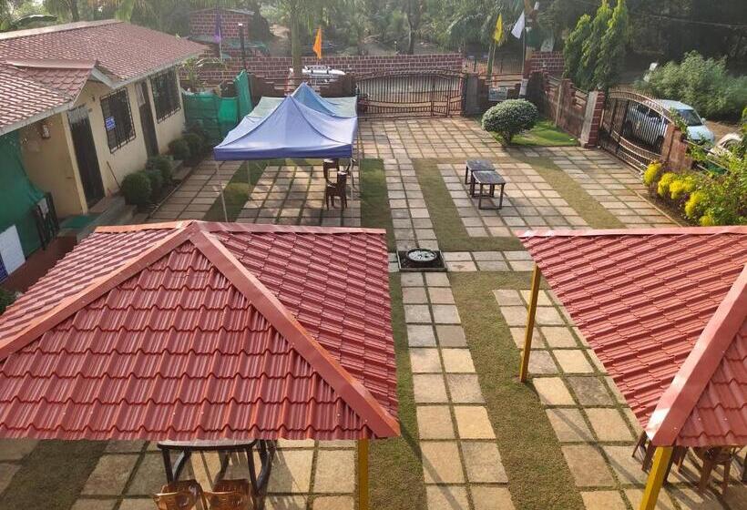 חדר דלוקס עם מרפסת, Whistling Waves Beach Resort