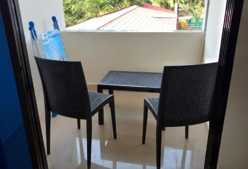 חדר דלוקס עם מרפסת, Whistling Waves Beach Resort