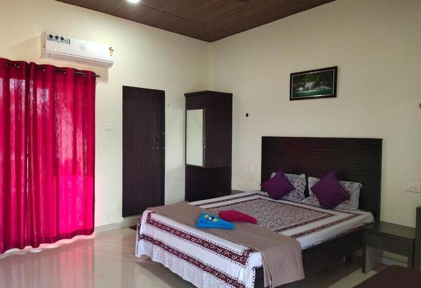 Номер Deluxe с Балконом, Whistling Waves Beach Resort