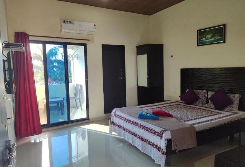 חדר דלוקס עם מרפסת, Whistling Waves Beach Resort