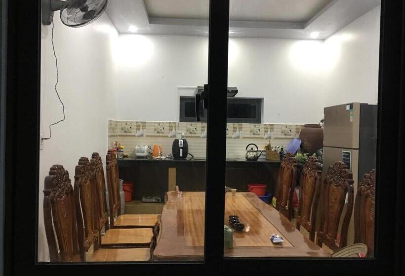 اتاق خانوادگی با چشم‌انداز کوه, Con Son Green Island