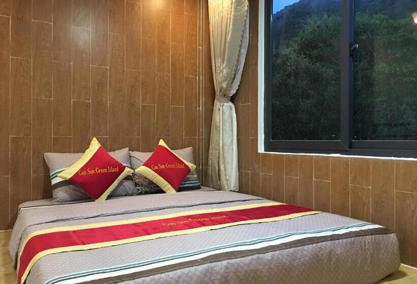 اتاق خانوادگی با چشم‌انداز کوه, Con Son Green Island