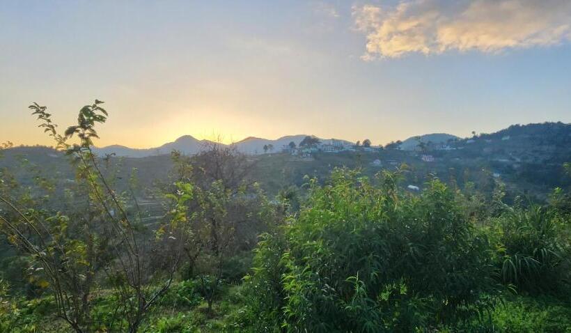 マウンテンビューファミリールーム, Neelkanth Retreat Mukteshwar