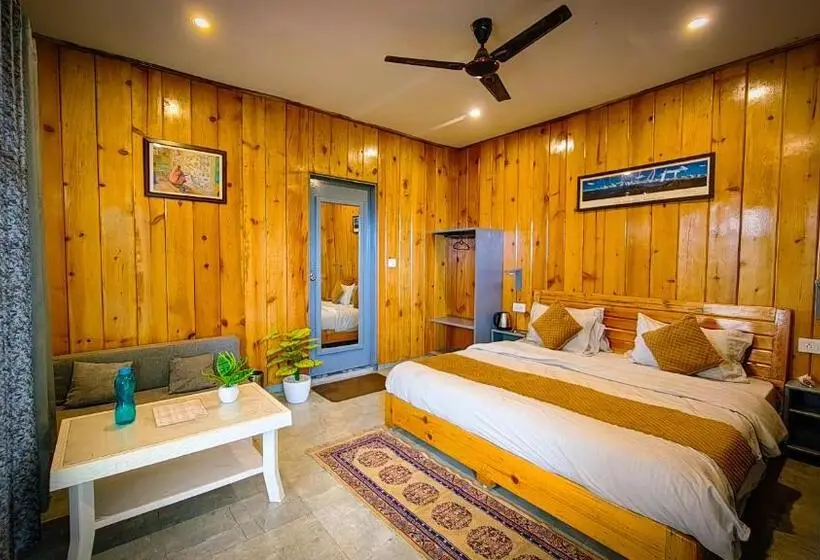 デラックストリプルルーム, Neelkanth Retreat Mukteshwar