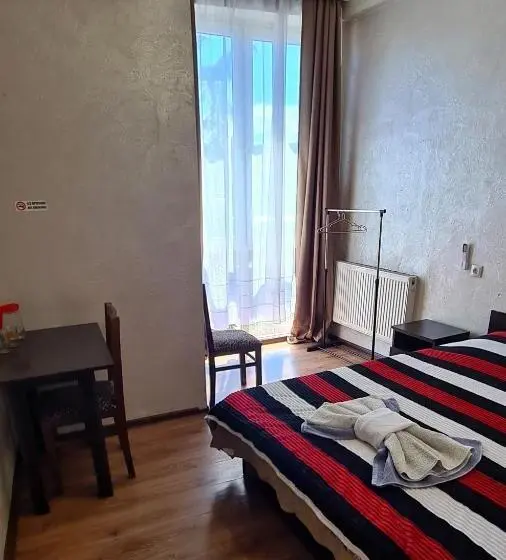 اتاق استاندارد با چشم‌انداز کوهستان, Glori