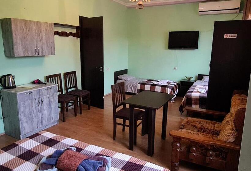 اتاق خانوادگی, Glori