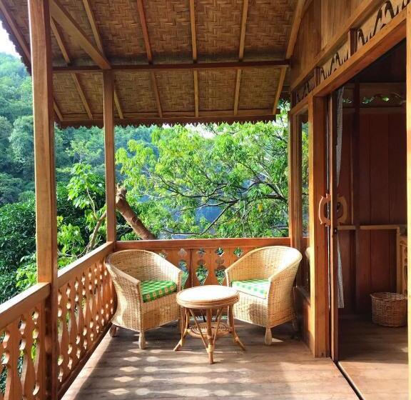 バルコニー付きスタンダードルーム, Rambai Tree Jungle Lodges