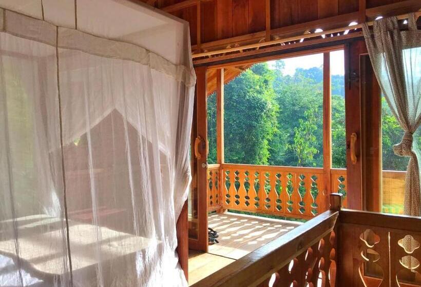 バルコニー付きスタンダードルーム, Rambai Tree Jungle Lodges