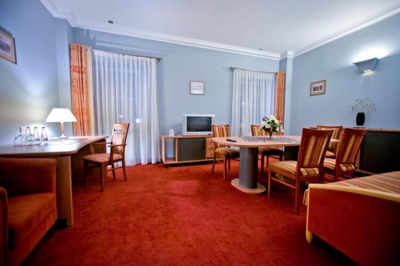 1 Sovrums Lägenhet, Eurohotel Swarzędz