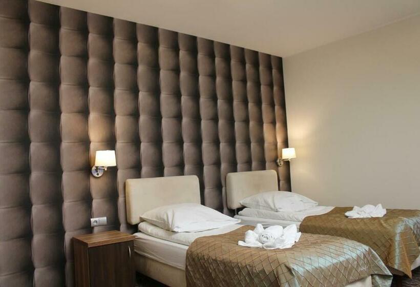 컴포트 룸, Cykada