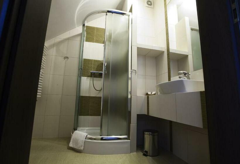 스탠다드 룸, Cykada