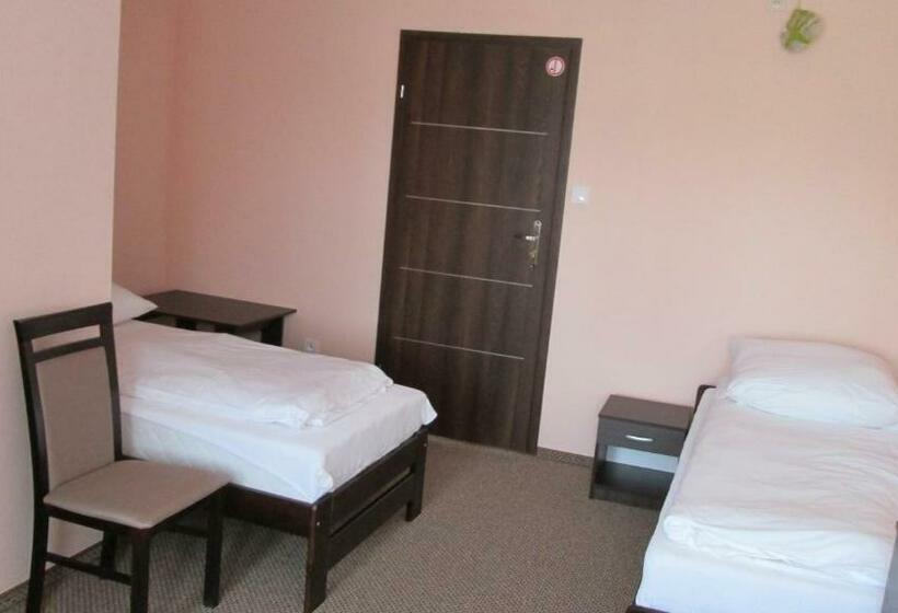 コンフォートトリプルルーム, Dom Weselny Zielony Zakątek