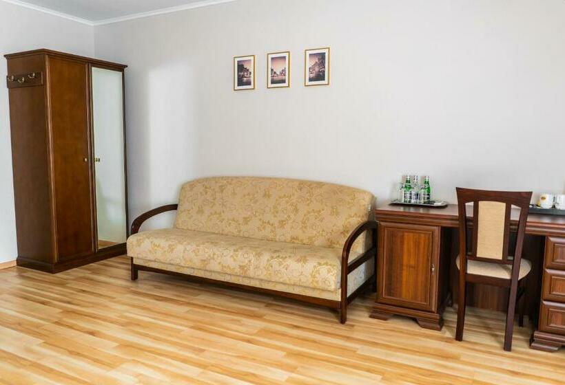 标准间, Dworek Helena