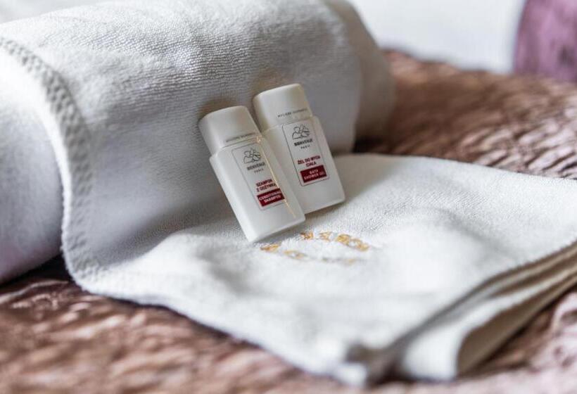 غرفة سوبيريور, Dworek Helena