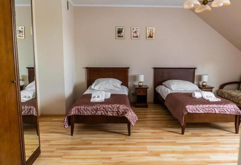 家庭间, Dworek Helena