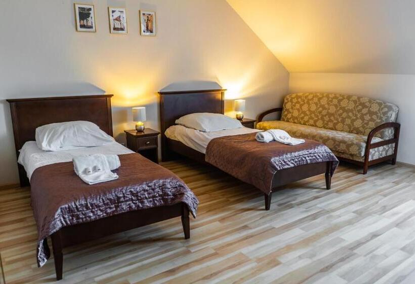 家庭间, Dworek Helena