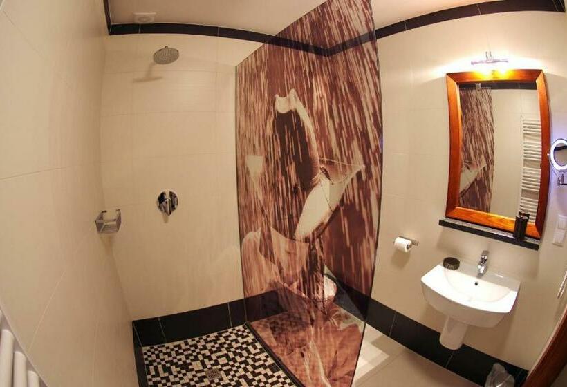 חדר סטנדרט, Dworek