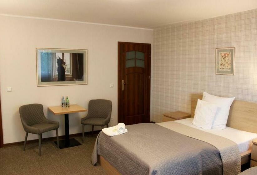 חדר סטנדרט, Dworek