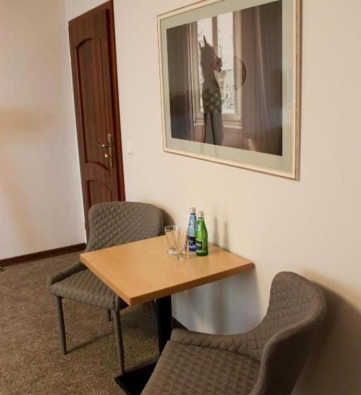 스탠다드 룸, Dworek