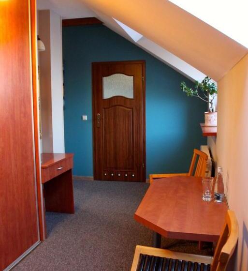 דירת חדר, Dworek