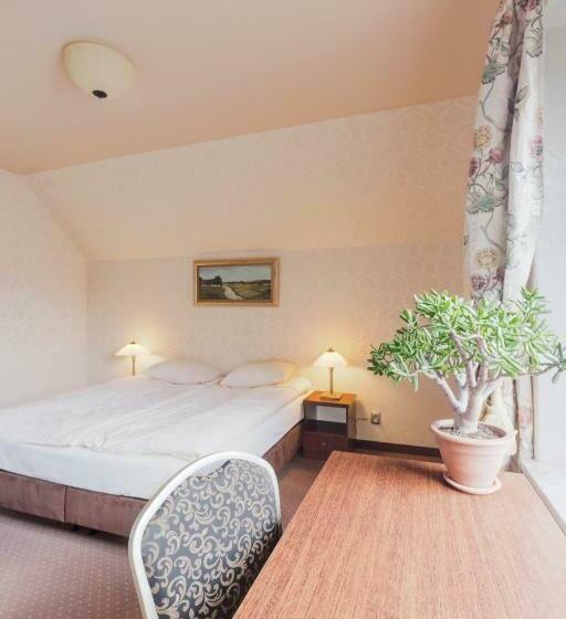 اتاق لوکس یک تخته, Folwark