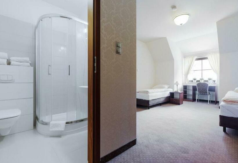 اتاق استاندارد, Folwark