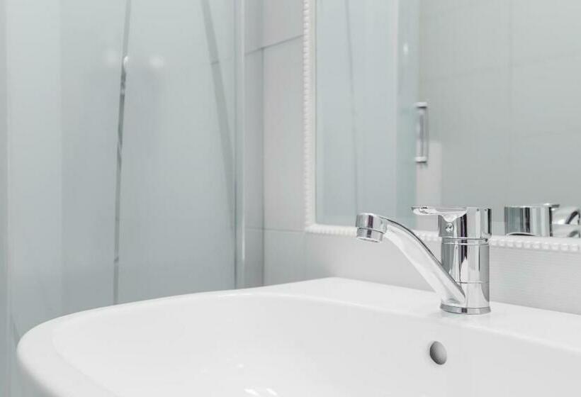 اتاق استاندارد, Folwark