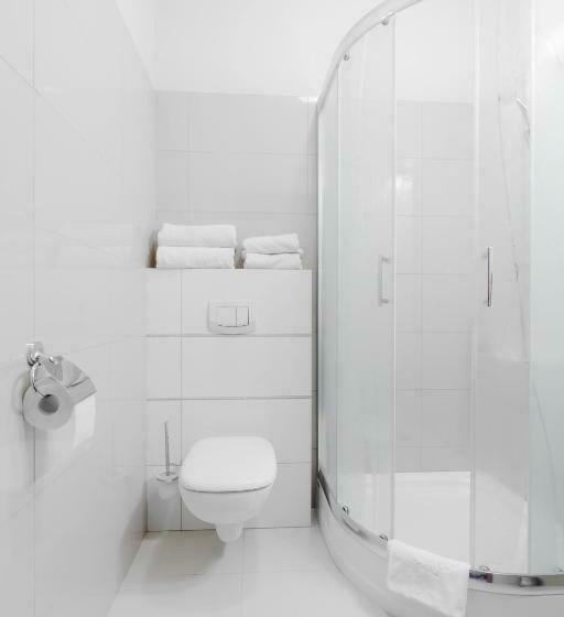 اتاق لوکس یک تخته, Folwark