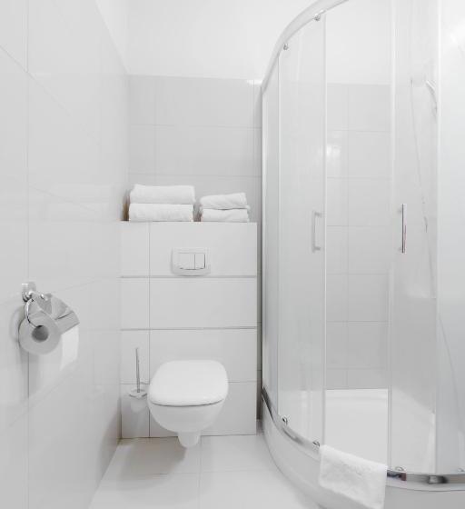 اتاق راحتی یک تخته, Folwark