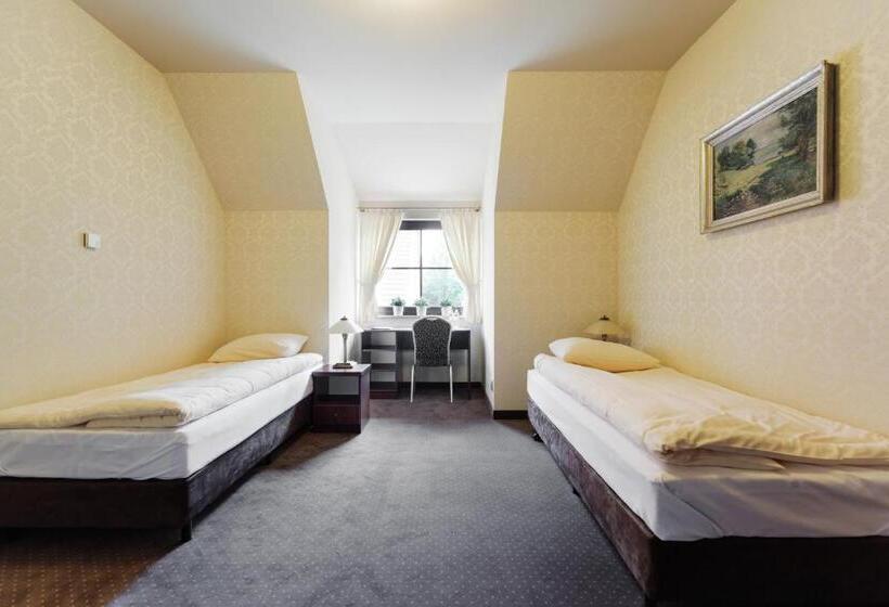 اتاق راحتی یک تخته, Folwark