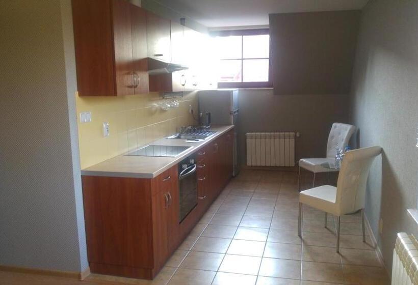 استودیوی استاندارد, Folwark