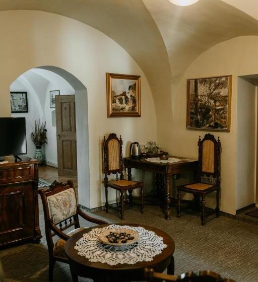 اتاق خانوادگی, Fronius Boutique Residence